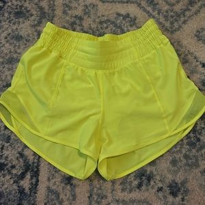 lululemon highlight yellow hotty hot shorts HR 2.5